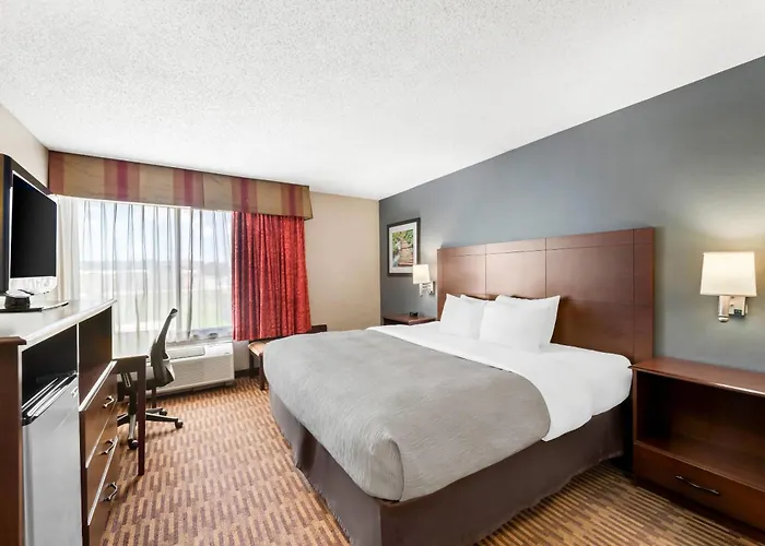 Quality Inn & Suites Lawrence - University Area