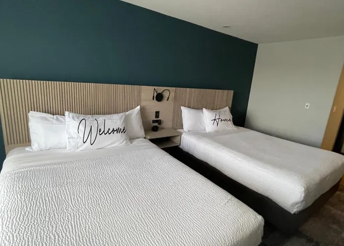 Home Inn & Suites Regina Airport