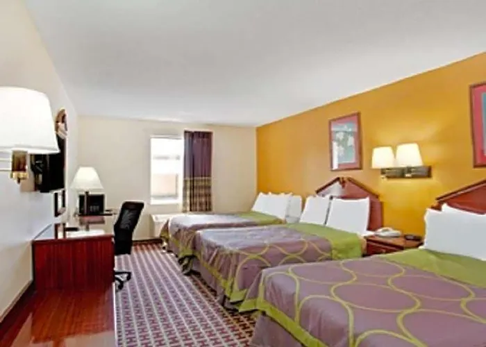 Super 8 By Wyndham Forrest City
