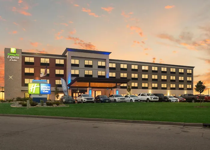 Holiday Inn Express & Suites Racine By Ihg