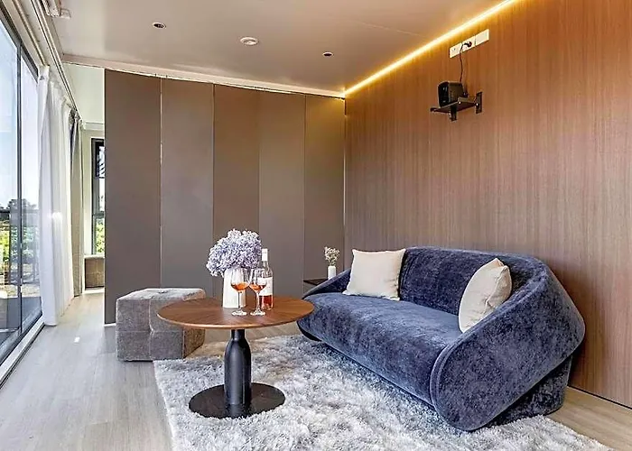 Aravina Escapes
