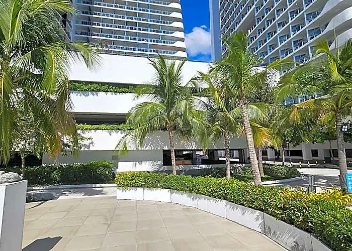 Oyo 1143 The Emgrand Azure North