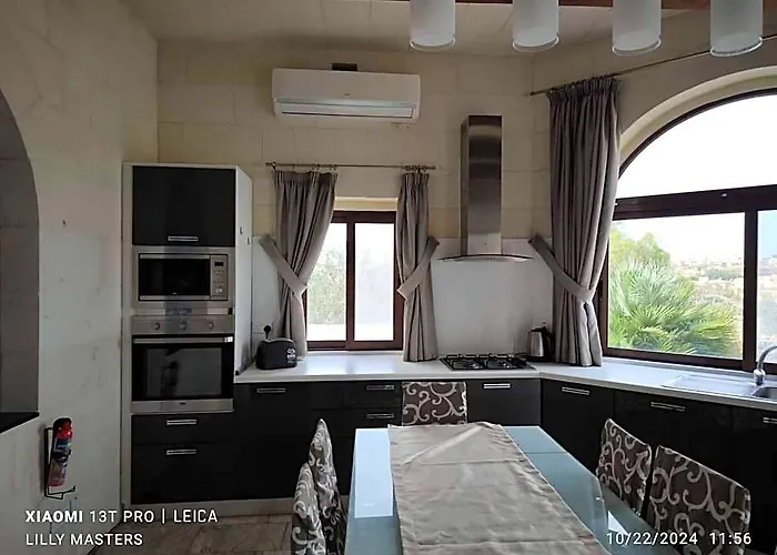 Country Views Villa Victoria