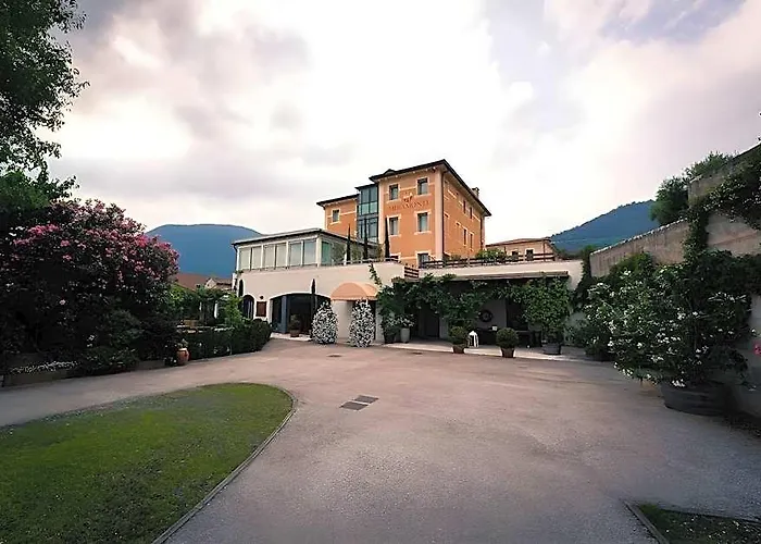 Hotel Enoteca Miramonti