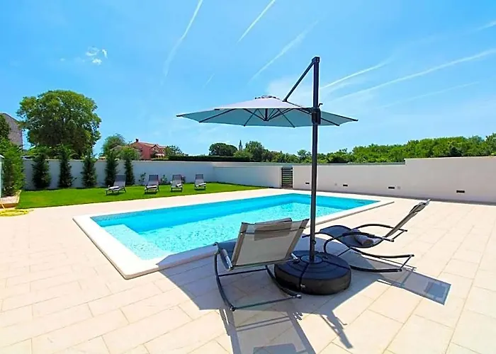 Elegant Villa With Private Pool In Bale