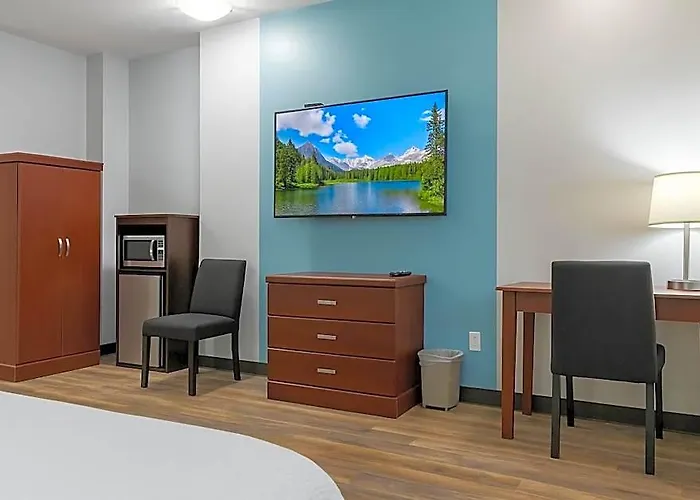 Signature Stay Inn & Suites - Downtown Hamilton