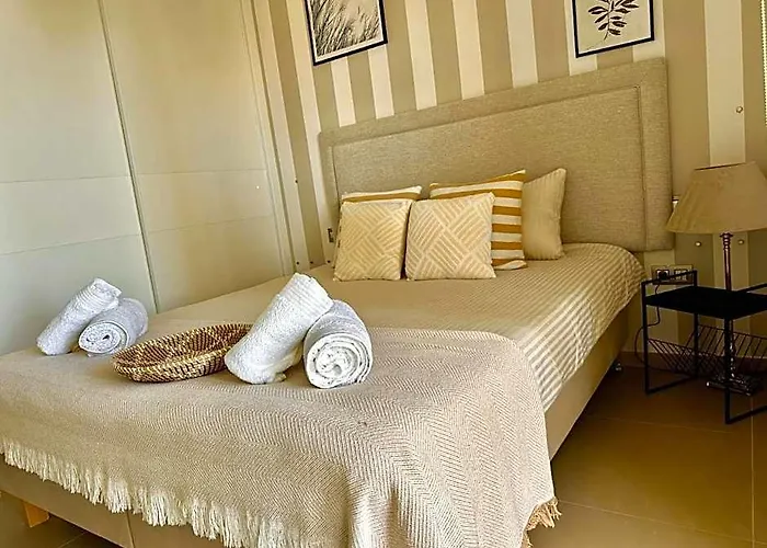 Goldenview Apartment, Intempo