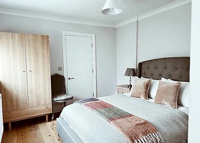 The Pontcanna Sapphire 2-Bed Haven