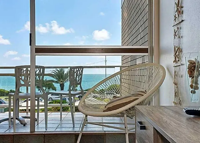 2 Bedroom Top Floor Unit - Ocean Views And Pool
