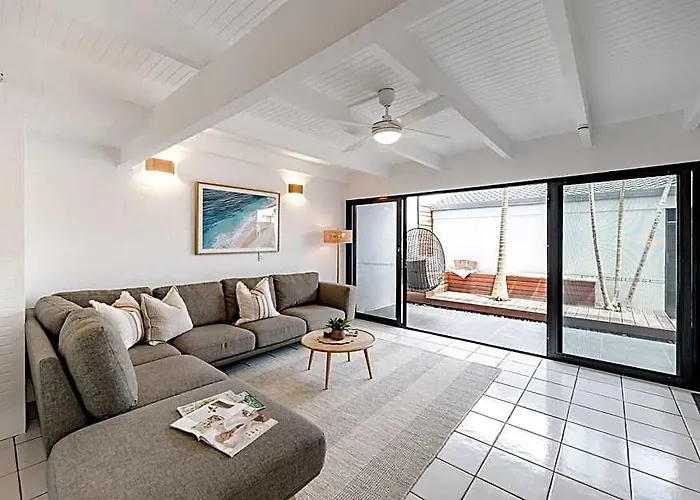 'Villa One' ~ Immaculate Townhouse In Noosa Heads