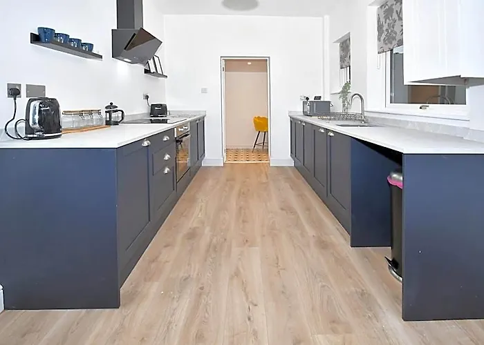 Stunning 3 Bed With Ultra Modern Kitchen, Book Now