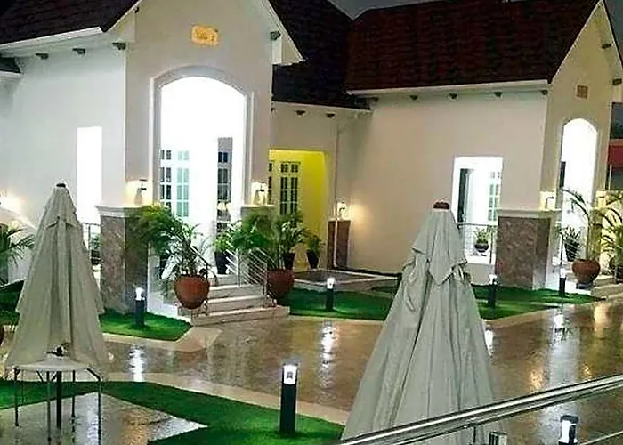 Castle De White House Hotel