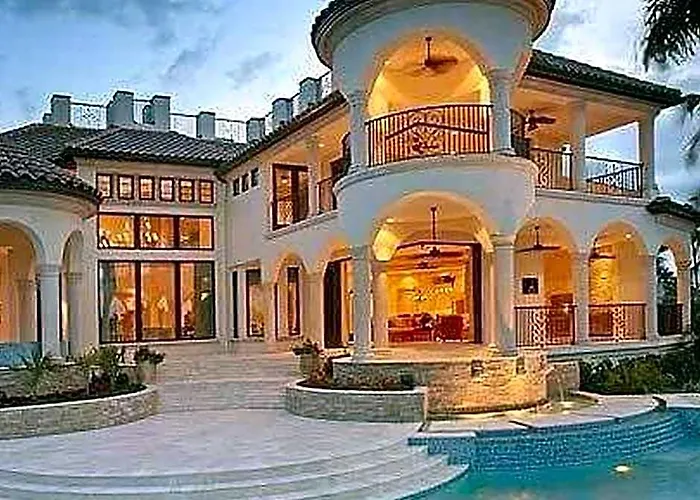 Castle De White House Hotel