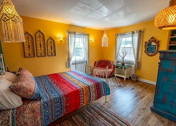 Cardinal Inn Boho Room