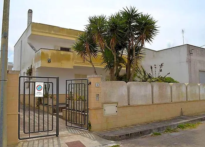 Charming Holiday Home Near The Beach With A Terrace Parking Available, Pets