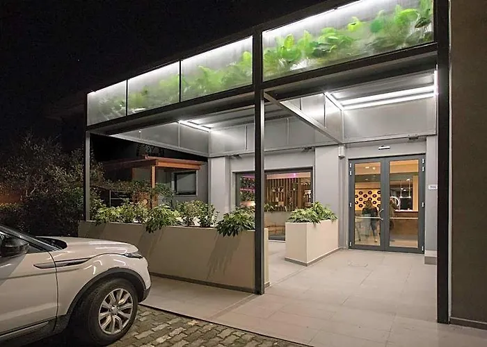 Moody Smart & Comfy Hotel