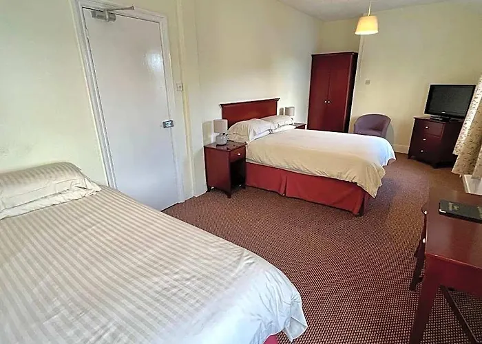 Calverts Hotel - Newport, Isle Of Wight - Return Car Ferry From 79 Pounds
