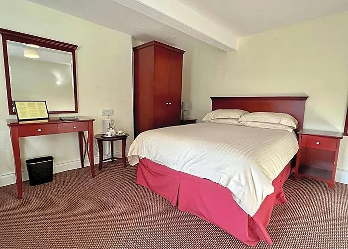 Calverts Hotel - Newport, Isle Of Wight - Return Car Ferry From 79 Pounds