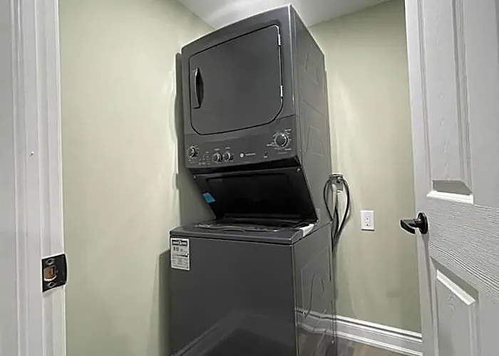 Two Bedroom Basement Ensuite 15 Mins From The Niagara Falls