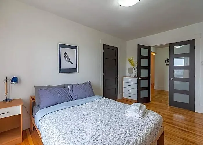 Large & Sunny Beautiful Home #103