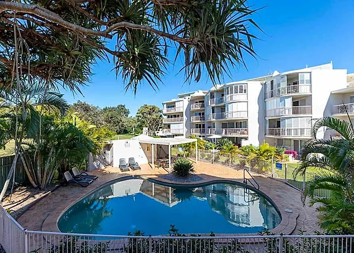 Surfside Buddina Beachfront 3Bed Apt - Direct Beach Access