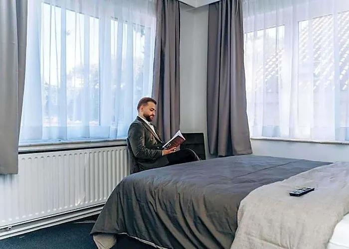 Atomihotel: Contemporary Comfort Steps From The Atomium!