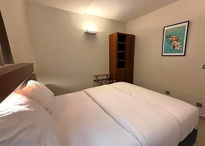 Courbaril Hotel