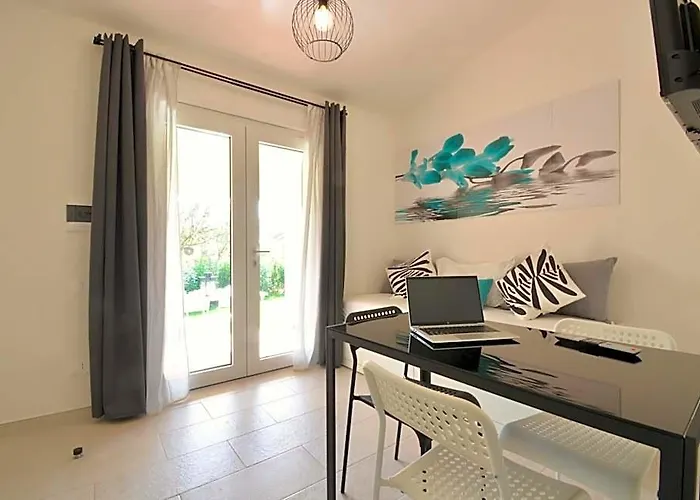 Isa - Residence In Costa Rei Just 450 Meters From The Beach, Apartments With Air Conditioning And Outdoor Private Area