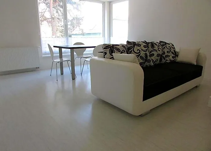 Martin City Stay - Elegant Apartment With Private Parking