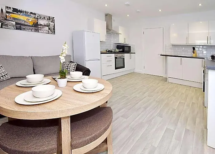 Townhouse @ 272 Walthall Street Crewe