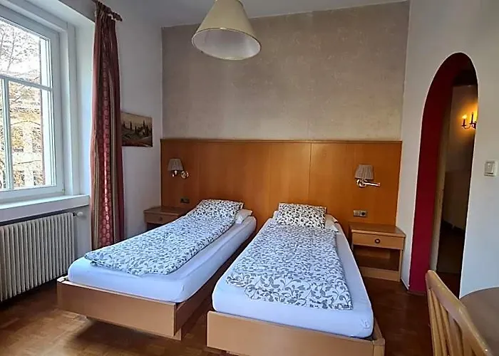 Vintage Castle "Schlosshof " Biker Hotel & B&B