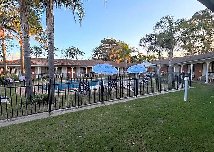 Capricorn Motor Inn