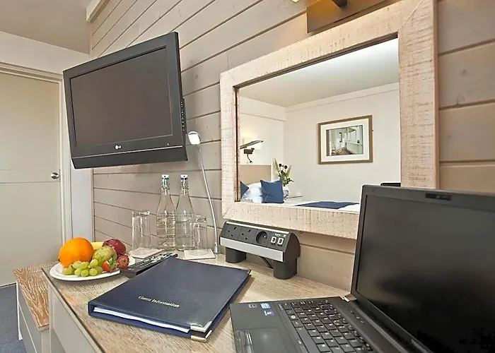 Cobo Bay Hotel