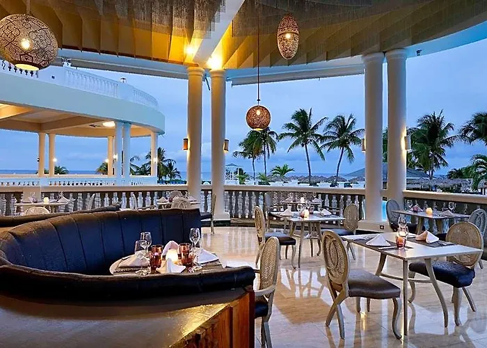 The Signature Level At Grand Palladium Lady Hamilton Resort & Spa