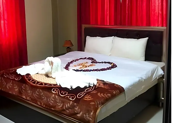 Sara Crown Hotel