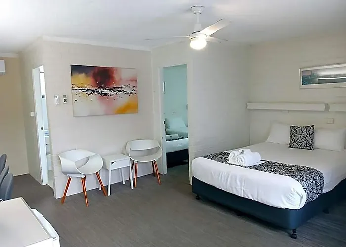 Coastal Bay Motel