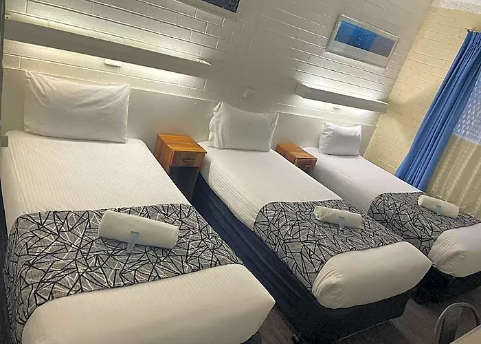 Coastal Bay Motel