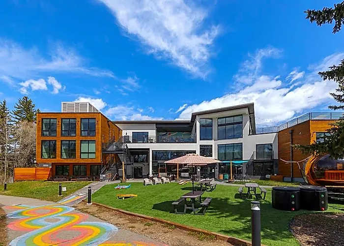 The Block Hotel & Commons