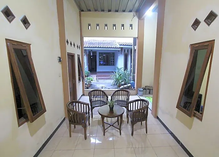 Homestay Sekar Syariah By Zuzu