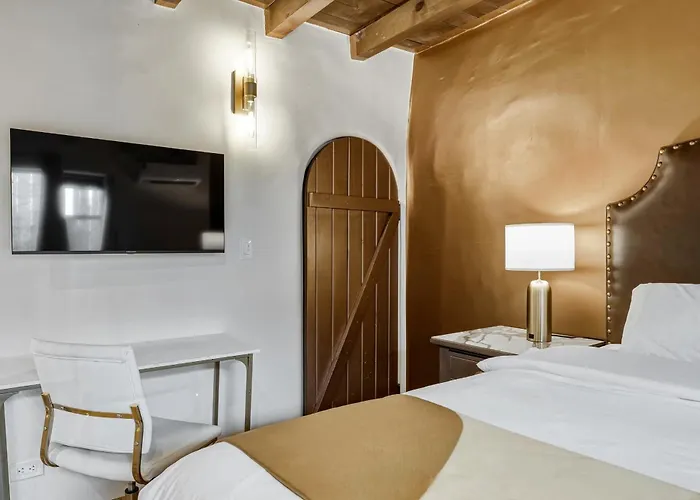Luxx Taos Motor Lodge