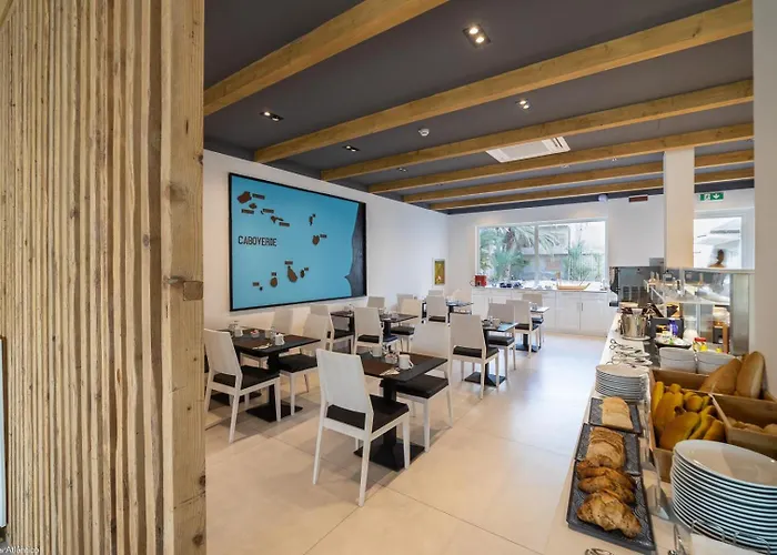 Oasis White Hotel