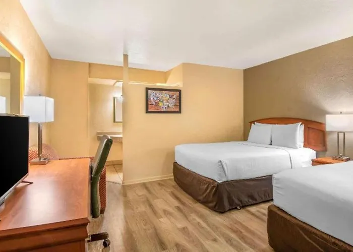 Econo Lodge Inn & Suites Durango
