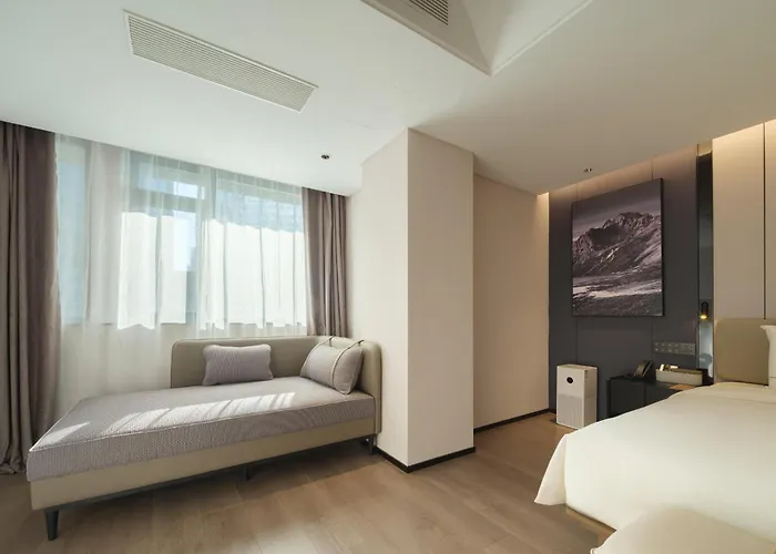 Atour Hotel Dalian Donggang Business District Harbor Plaza