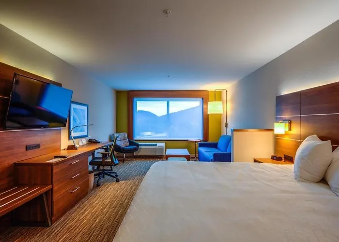 Holiday Inn Express & Suite Milroy - Reedsville By Ihg