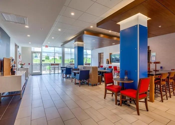 Holiday Inn Express & Suite Milroy - Reedsville By Ihg