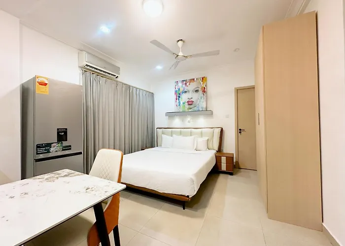 Deluxe Balcony Room In East Legon With Free Breakfast & Gym Access