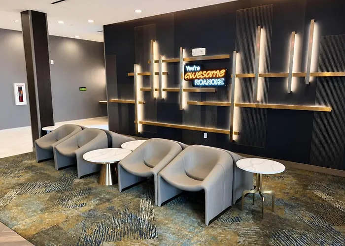 La Quinta Inn & Suites By Wyndham Roanoke Hollins/I-81