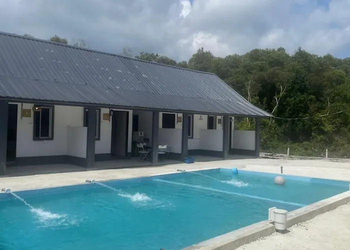 Oyo 91303 Chalet Awie