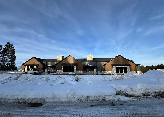 Yellowstone Springs Resort