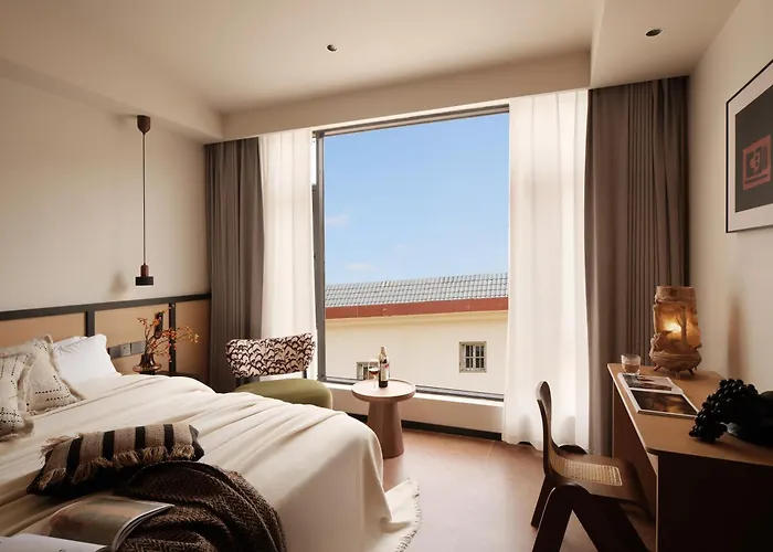 Mountain And Awakening Moon Mont Luna Designer Homestay Shangri La Dokham City Ancient Town Hotel,Provide High Speed Rail Station Pick Up Service